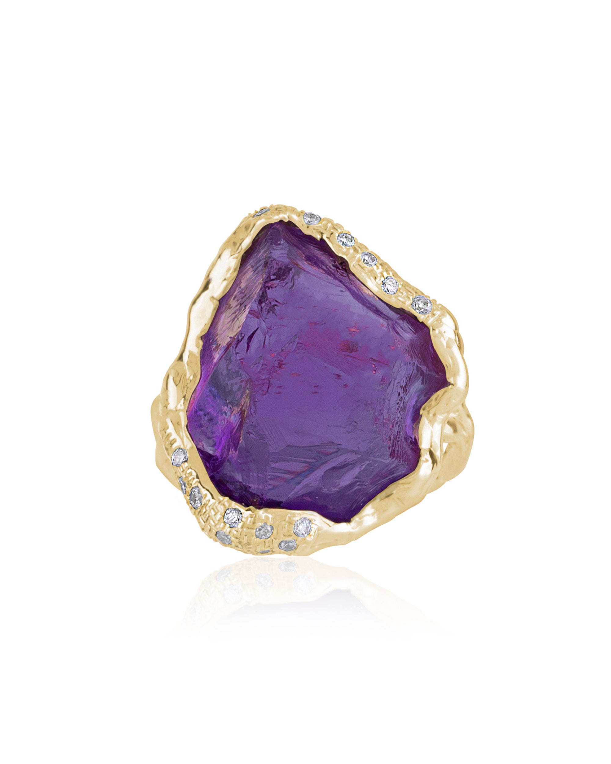 Front view of a raw Zambian Amethyst centrepiece and white diamond bezel detail on an 18K root gold band by Natalie Dissel Jewellery.