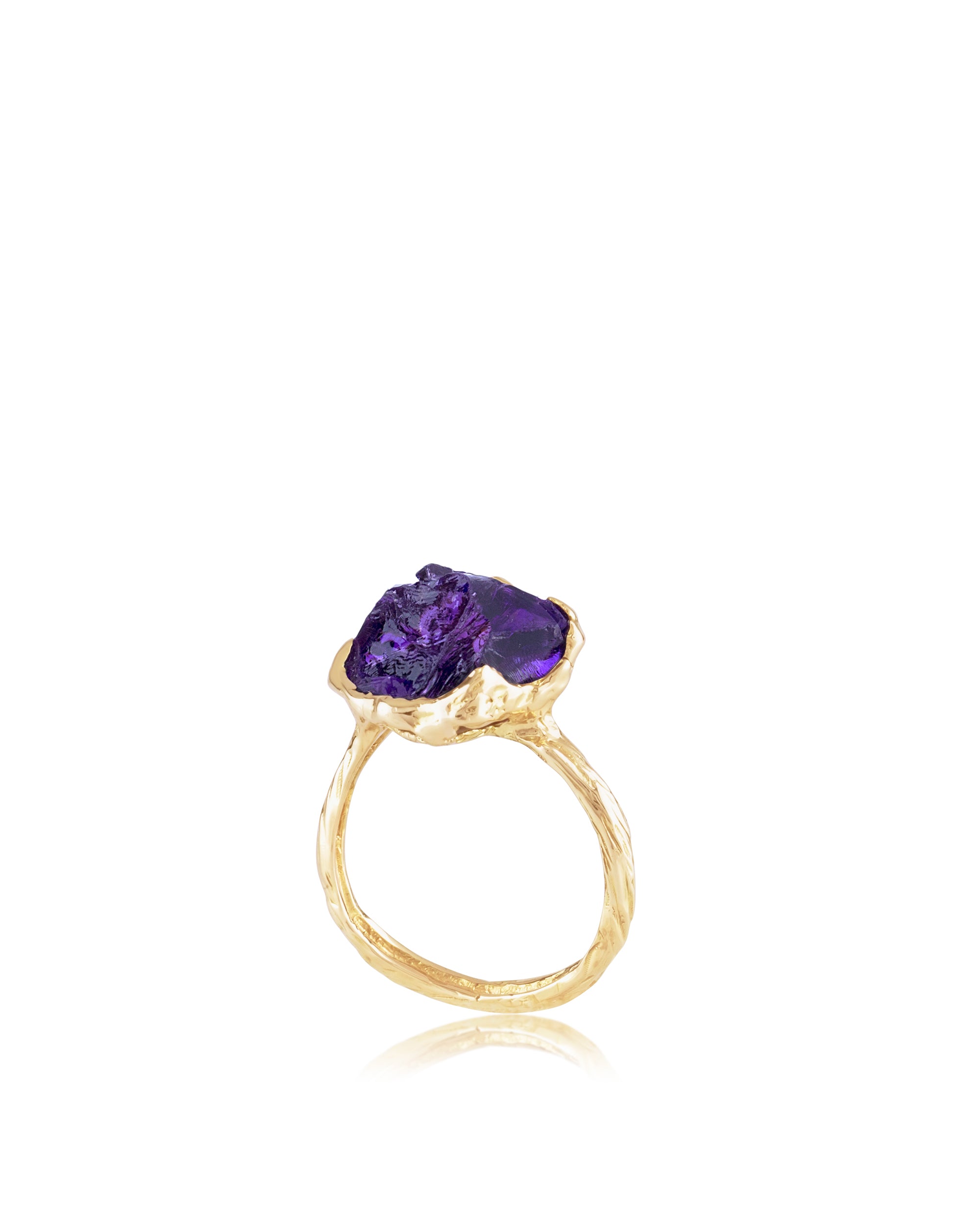 Natalie Dissel 18k yellow gold ring featuring a raw natural purple amethyst stone set on a textured gold band.