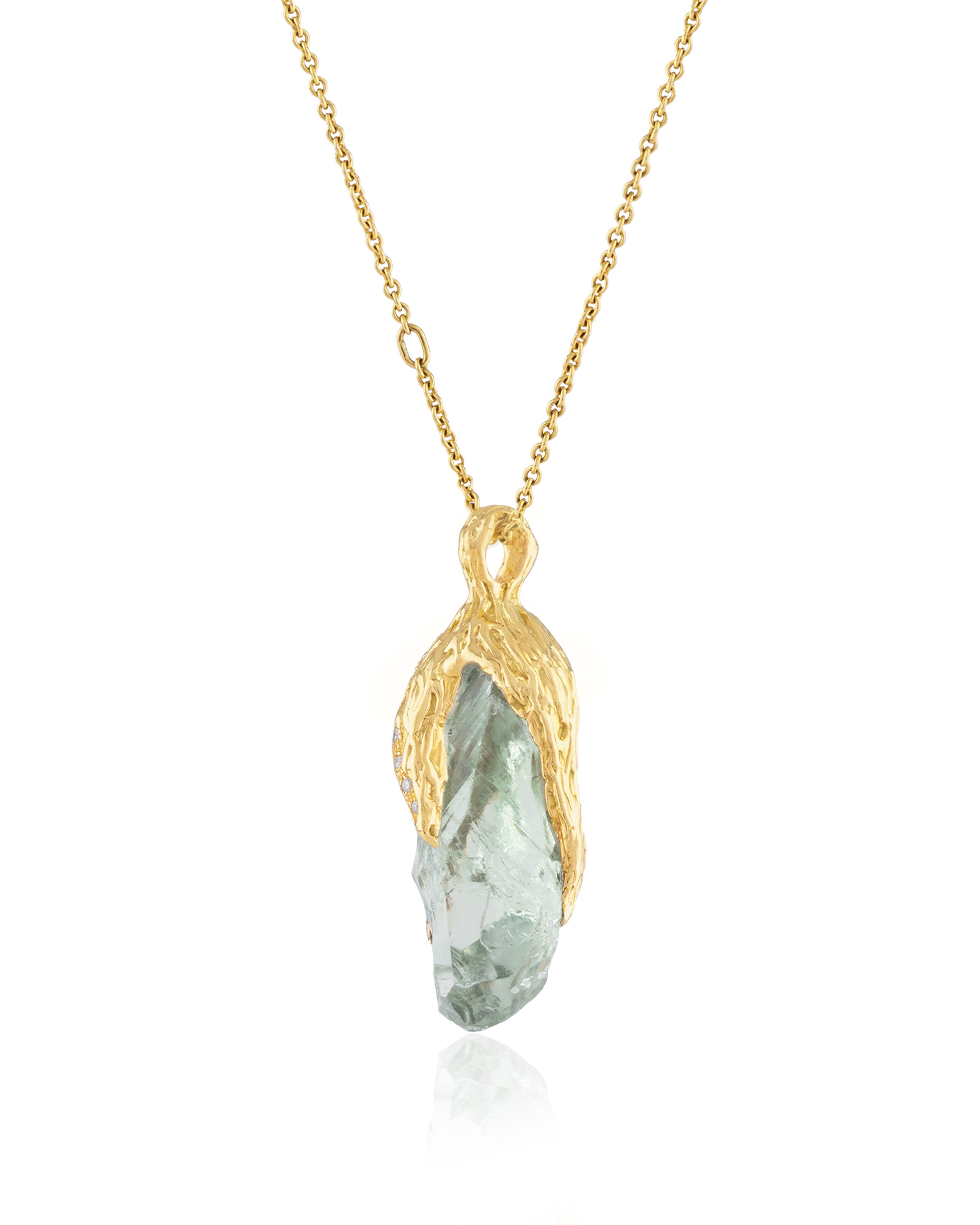 Side view of Natalie Dissel 18K yellow gold raw Prasiolite pendant necklace displaying the organic sculpted setting, Gem Rocks collection.
