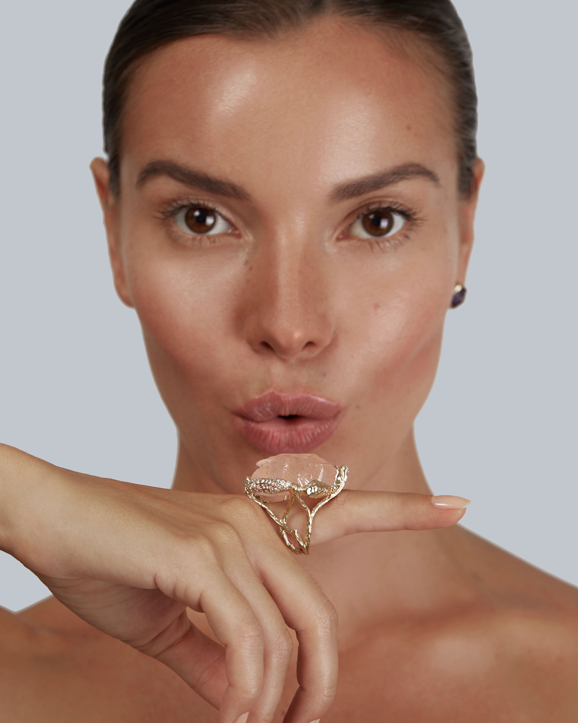 Model showcasing the sculpted branch-like organic band of the Natalie Dissel 18K yellow gold raw Rose Quartz and diamond ring.